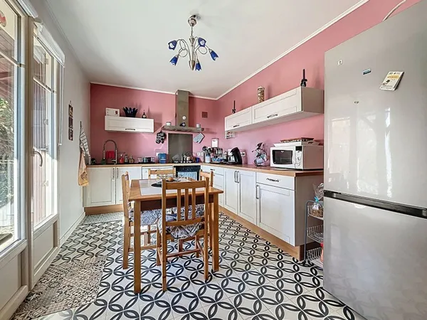 Maison à vendre Donzenac - Vue imprenable - 120 m2 Habitable - 3 Chambres - Sous-sol complet - Buand
