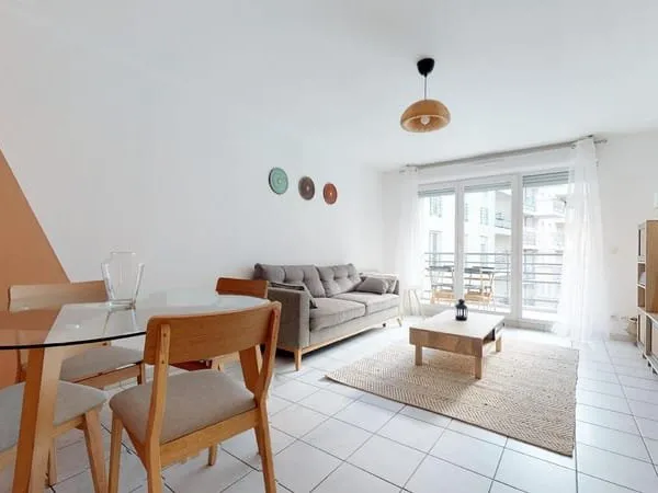 Bel appartement 67 m² - 2 CH - garage box fermé - 2 balcons - Lyon 7