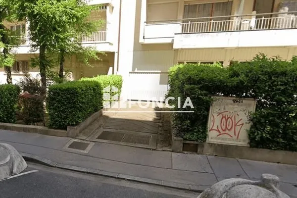 Stationnement Location Lyon   180€