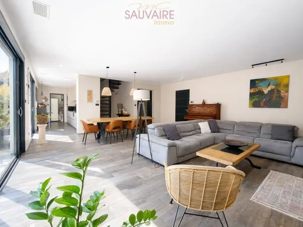 Bien d'exception de plus de 220 m2 à Saint Laurent de la Sal