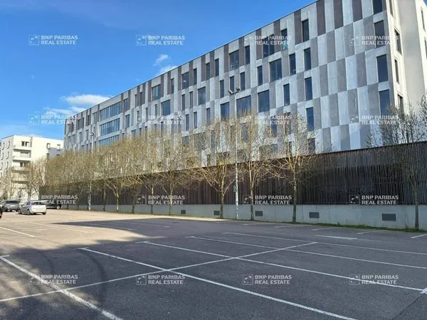Bureaux 142 m²