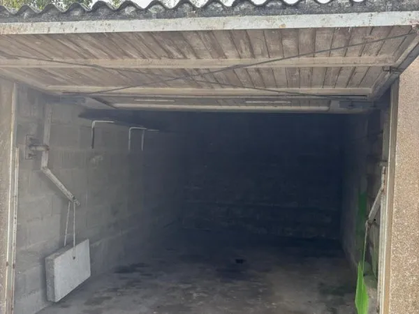 Loue parking - 15m²