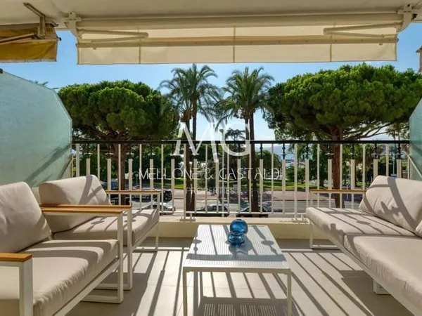 Exclusivité Appartement 3 pièces entièrement rénové sur la Croisette