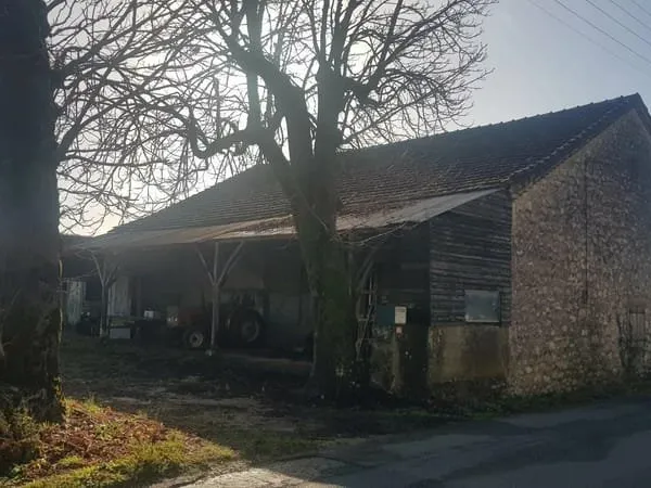 Grange en pierre avec dépendance