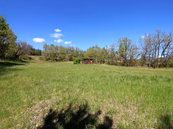 Alpes-de-Haute-Provence :Terrain viabilisé 1733m2 Le Brusquet (04 420)