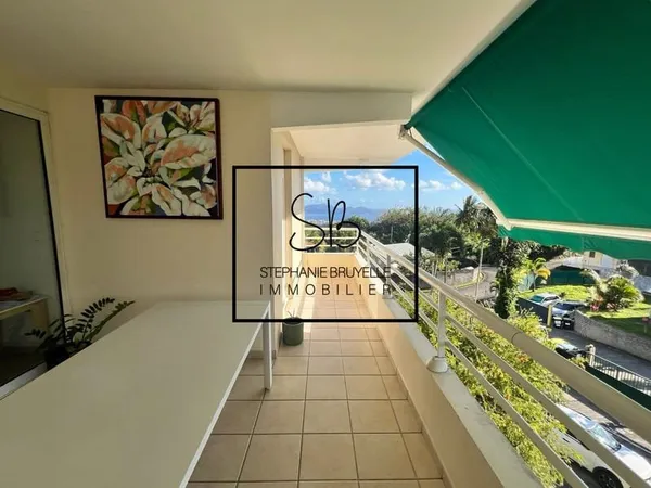 FORT DE FRANCE : Exclusivité - T4 au dernier étage vue mer - 3