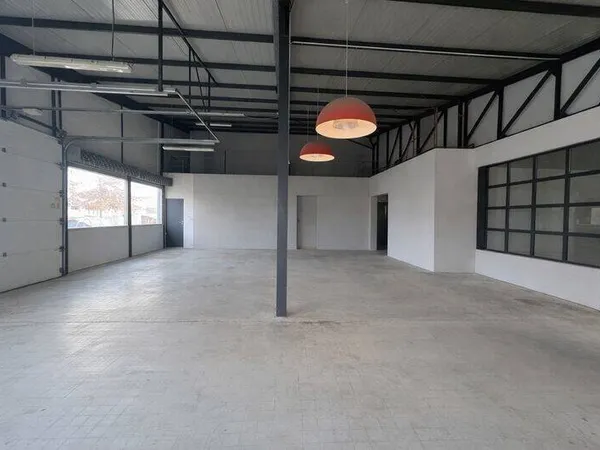 Local d'activité 560 m²