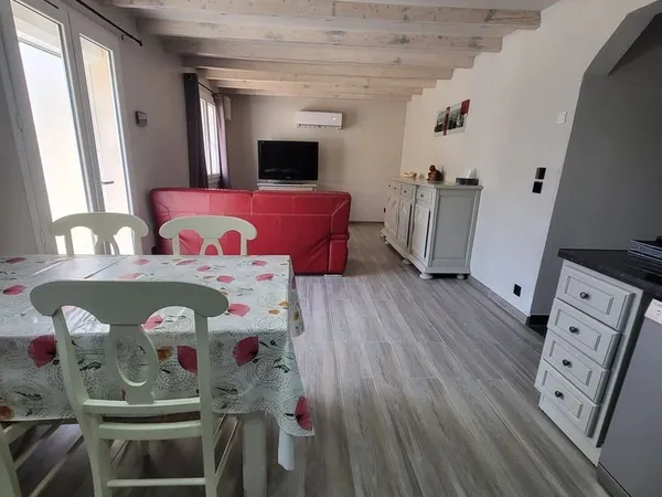 Superbe T2 meublé 60 m² - calme, piscine, terrasse - prêt à vivre