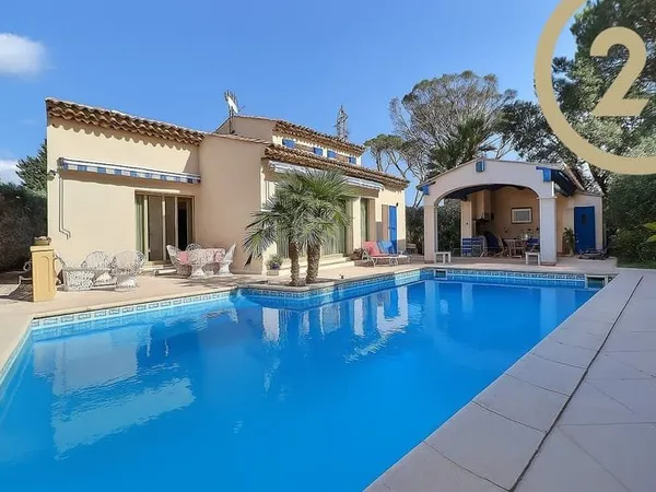 VILLA 6 PIECES AVEC PISCINE