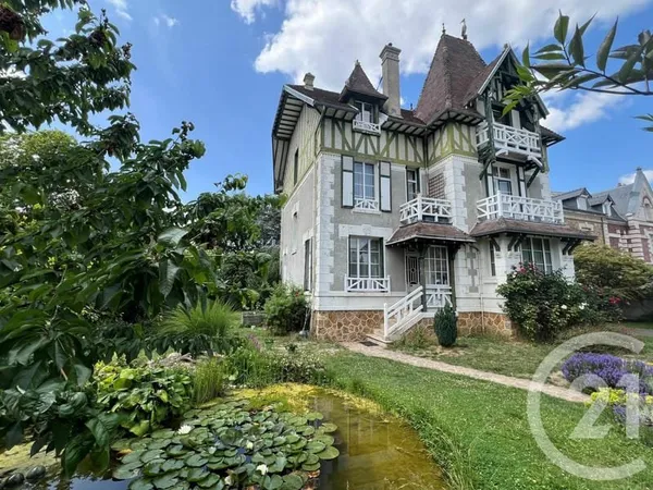 Maison 8 pièces 226 m²