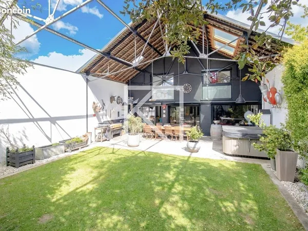 Maison 7 pièces 215 m²