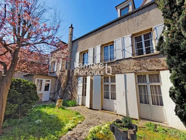 Dreux hyper centre, maison à rénover avec jardin, 5 chambres