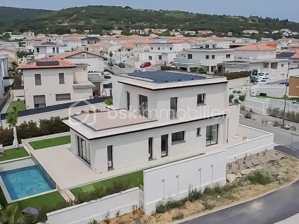 MAGNIFIQUE VILLA CONTEMPORAINE DE 170 M² - AVEC PISCINE ET GARAGE À MONTARNAUD