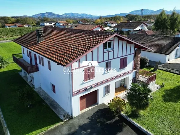 MAISON AUTHENTIQUE BASQUE DE 150 M2 AVEC APPARTEMENT T3 INDEPEND