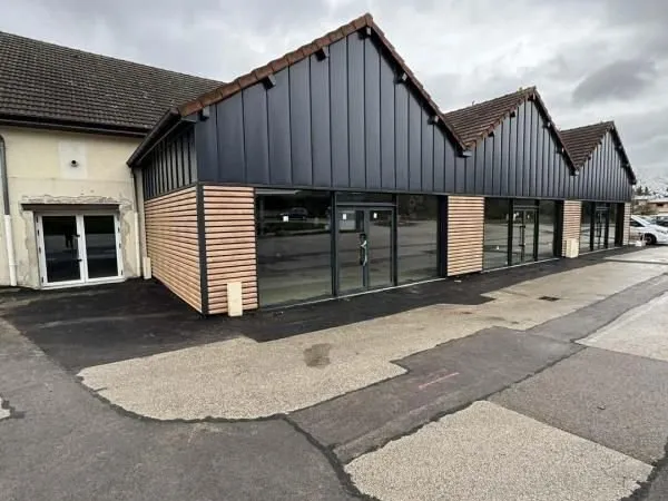 Local commercial 461 m²
