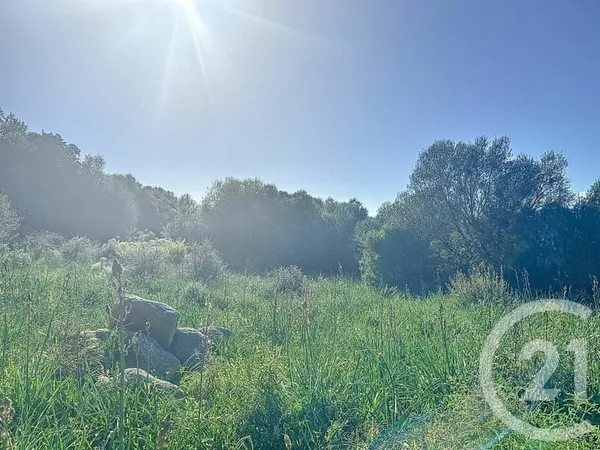 Terrain 827 m²