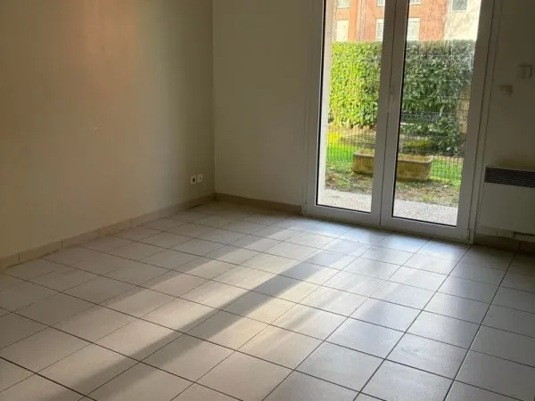 LIVRY GARGAN - Studio de 29m2 au RDC avec jardinet