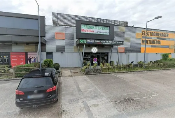 Local commercial 568m² - ZAC ECOLE VALENTIN