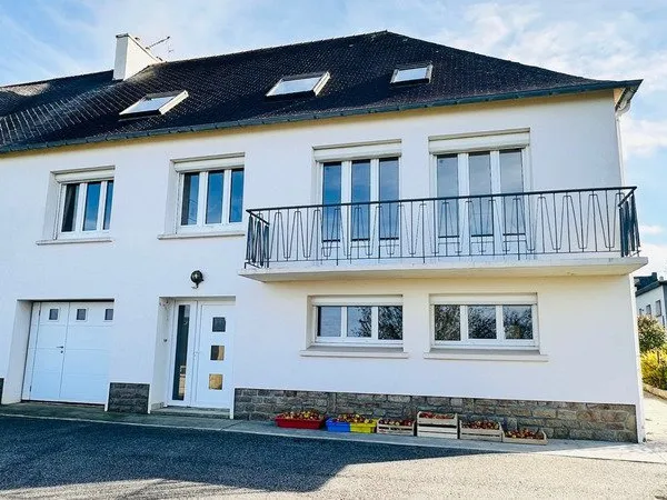 LANVEOC - Magnifique maison traditionnelle avec vue panoramique sur la rade de Brest, à proximité du