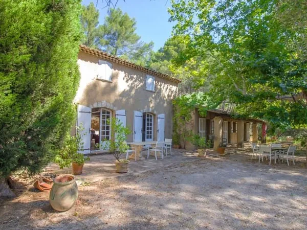 Maison 10 pièces 399 m²