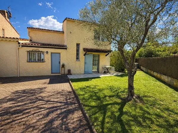 Villa 6 pièces de 132m2 avec jardin dans domaine fermé avec