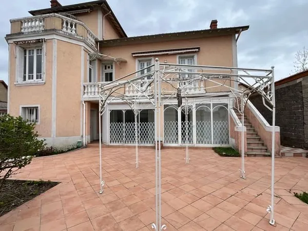 Maison 9 pièces 265 m²