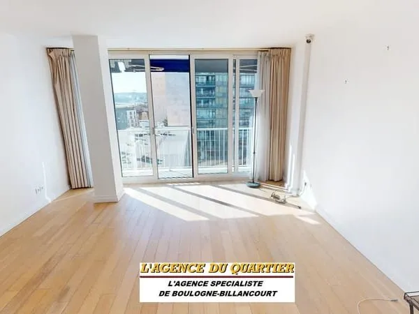 Place Corneille 3/4 pièces en étage élevé, 77 m²