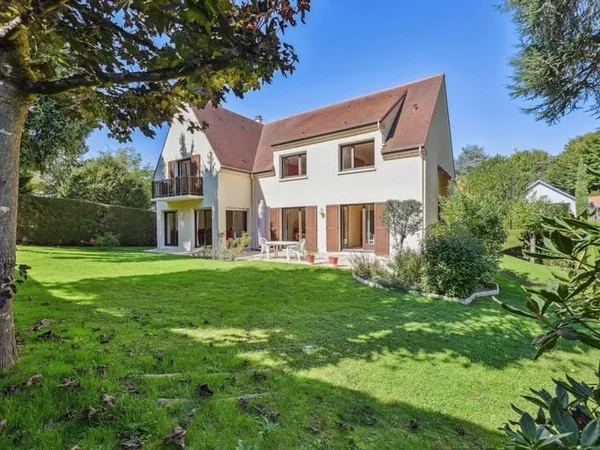 Villa 9 pièces 273 m²