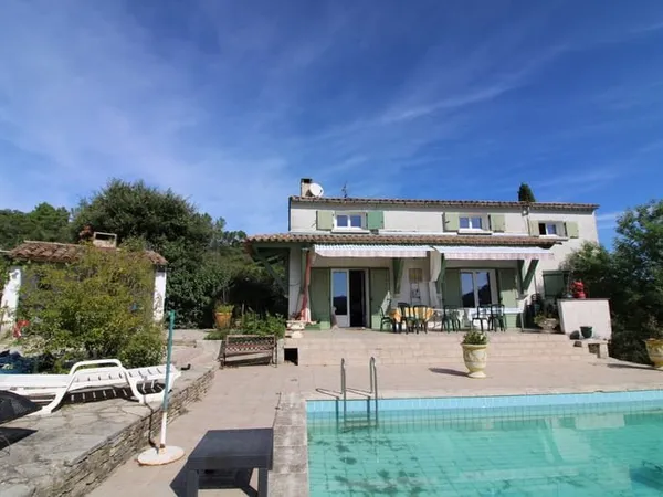 MAISON 200 M2 + MAZETS. TERRAIN DE 8000 M2.