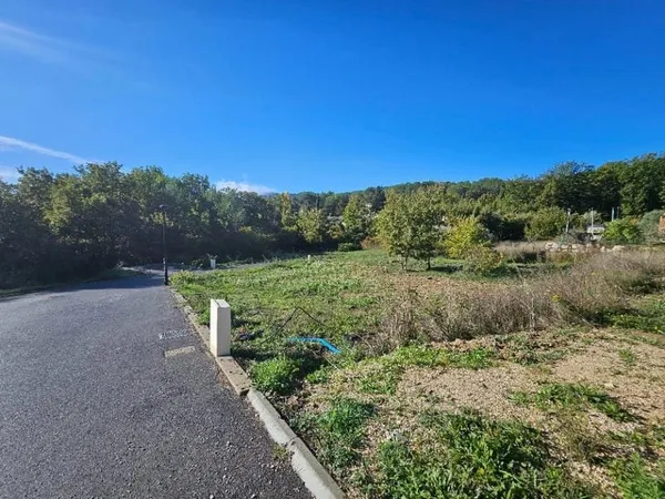 Terrain 610 m²