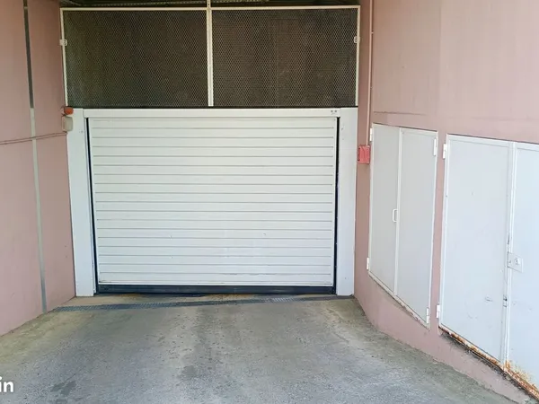 Box garage mitoyen sécurisé à louer secteur rascas st laurent du var