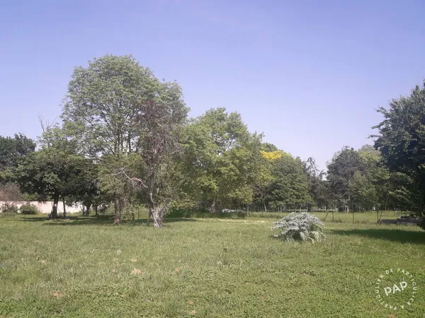 Terrain 1044 m²
