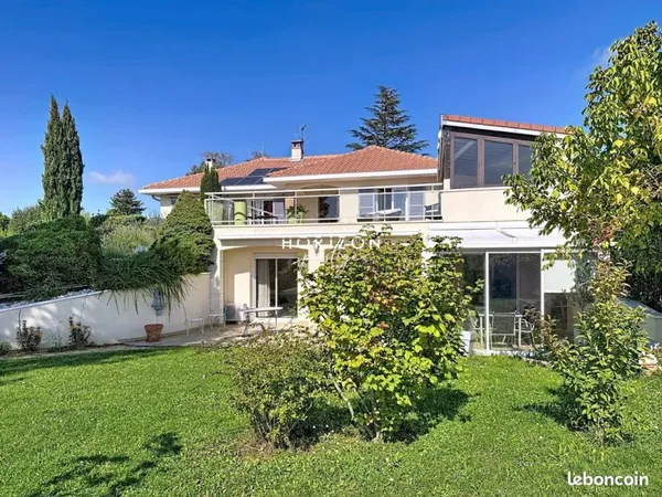 Villa 10 pièces 262 m²
