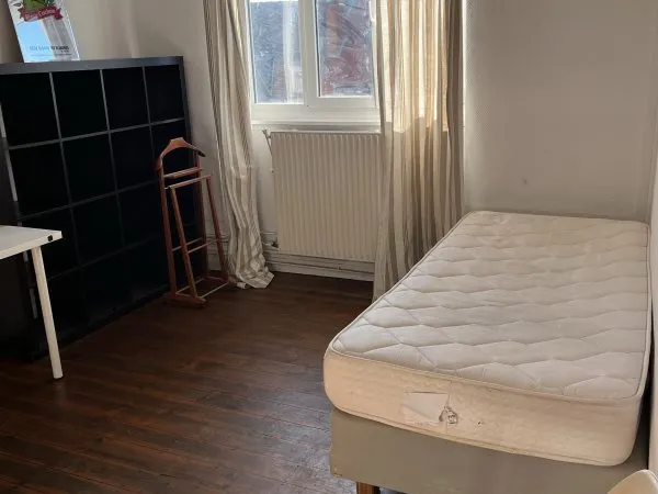 Loue chambre dans appartement