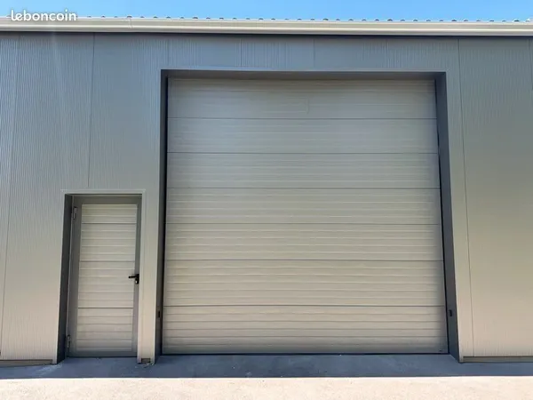 Hangar 250m2 avec bureau