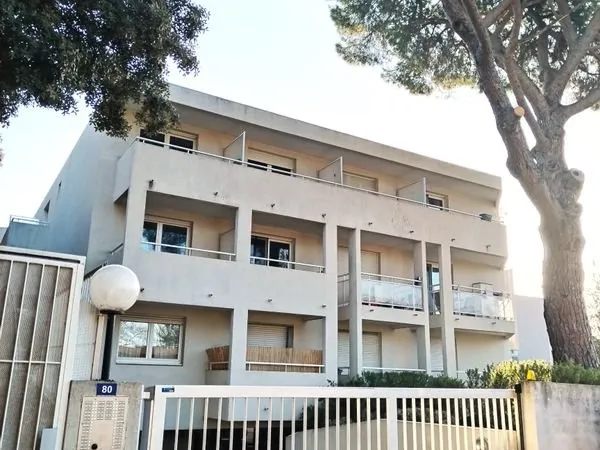 Montpellier Hôpitaux Facultés Face à la Fac de Médecine Grand studio meublé de 30m² Sis au 2eme et d