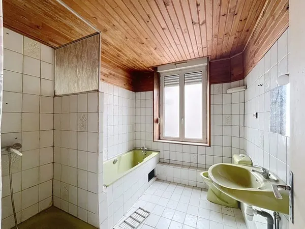 MAISON DE VILLE À CONFORTER