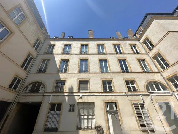 Appartement 8 pièces 196 m²
