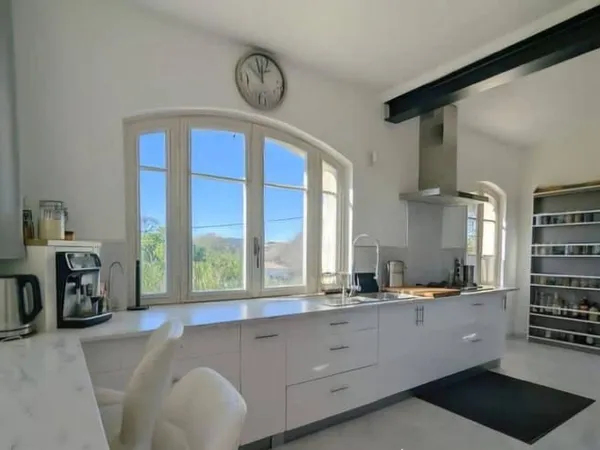 Maison 10 pièces 238 m²