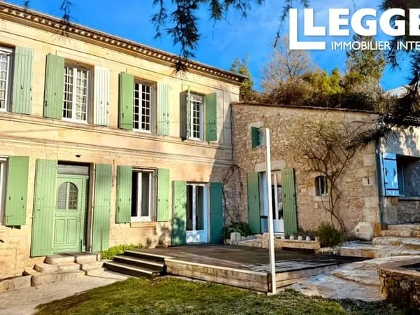 Magnifique propriété en pierre rénovée, avec gîte, dépendances & grand terrain. Belles vues. Proche 