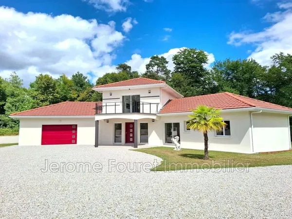 Maison contemporaine de standing avec dépendances, en bout d'i