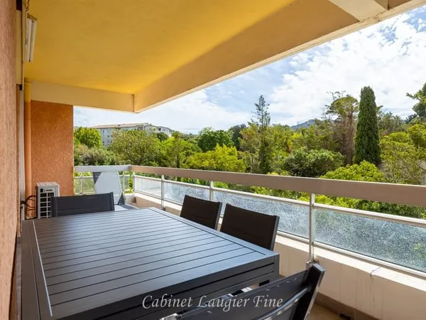 T3 avec vaste terrasse et box à Morgiou