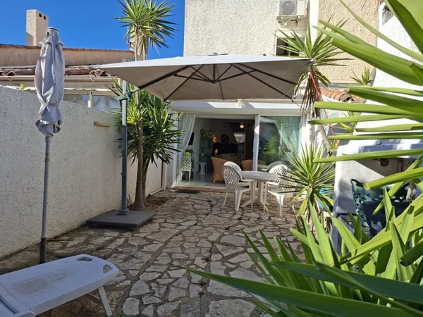 ROQUILLE - VILLA EN COPROPRIETE AVEC DEUX CHAMBRES