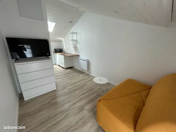 Studio rénové et équipé à neuf avec parking