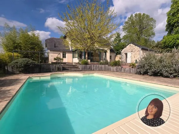 Maison de charme avec piscine et dépendance