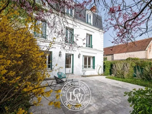 Maison 13 pièces 289 m²