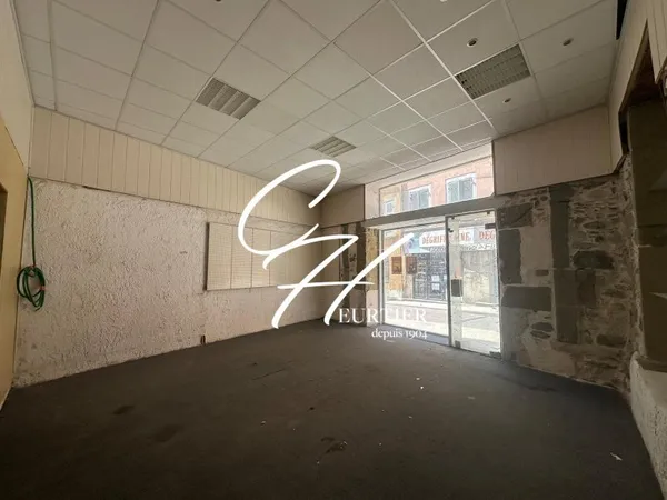 VOIRON - LOCAL COMMERCIAL - SPACIEUX
