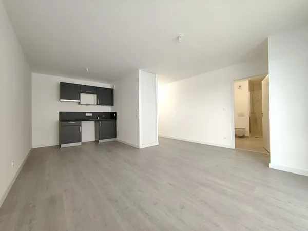 SAINT JEAN DE LA RUELLE - APPARTEMENT 2 PIECES NEUF - PARKING - BALCON