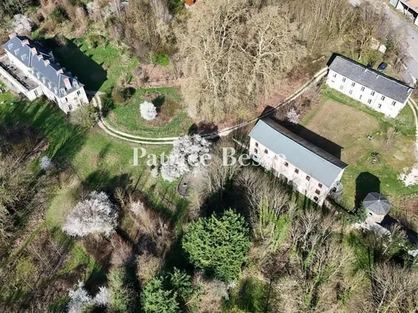Château 20 pièces 1000 m²