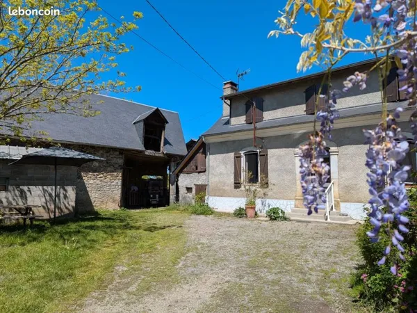 Maison grange hangar jardin